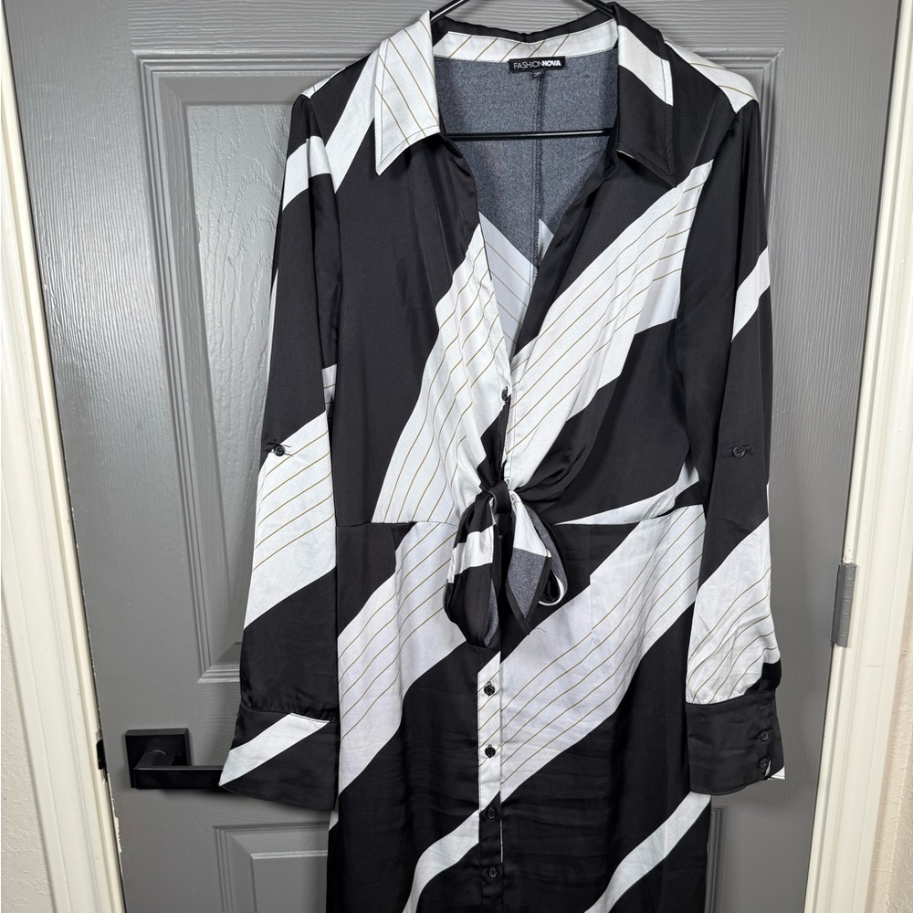 Fashion Nova Black and White Long Sleeve Dress
